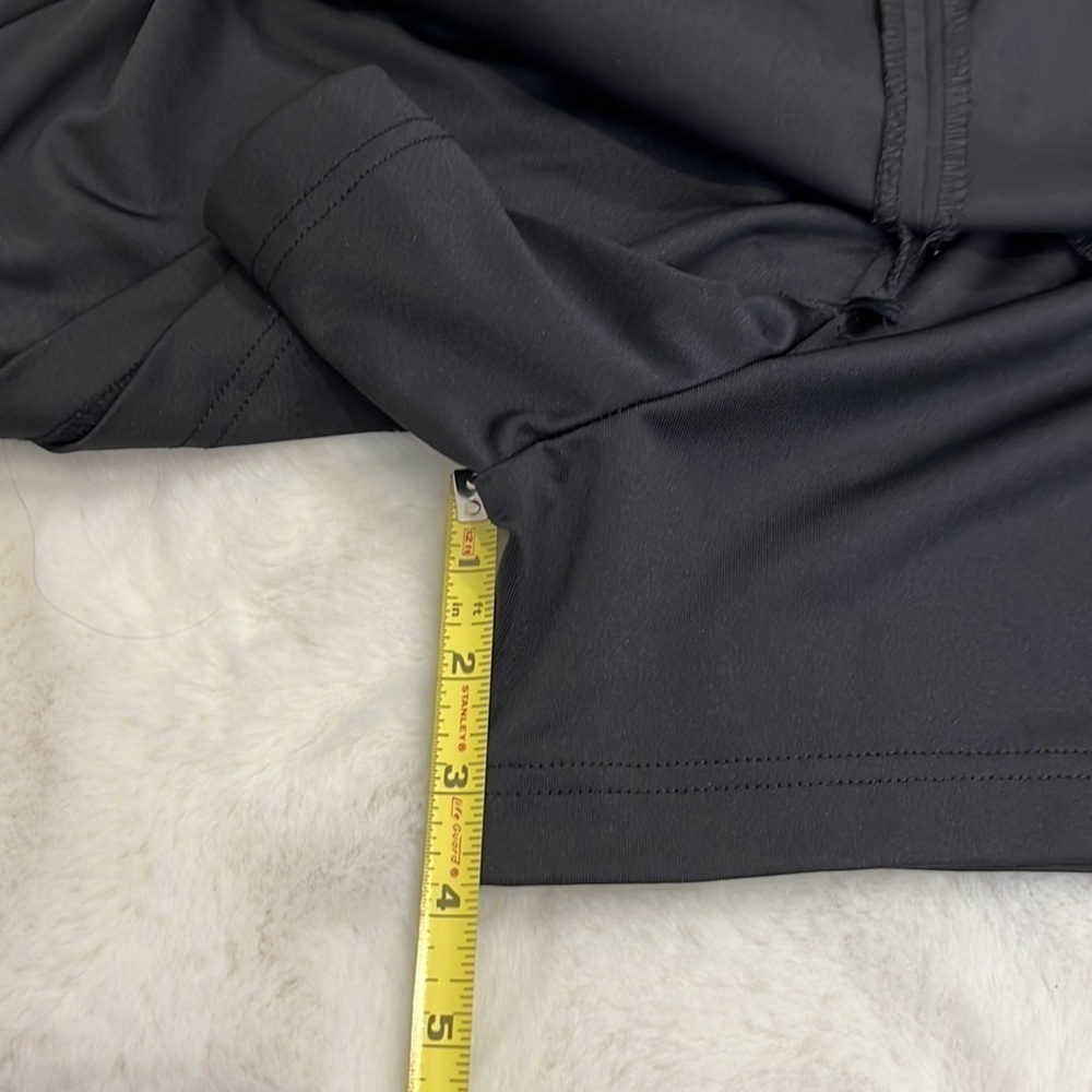 Lady Hagen Black size 6 skort, has pockets perfect for a round of golf - Picture 12 of 16